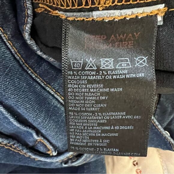 Urban Outfitters BDG Twig High Rise Dark Wash Jeans - Picture 8 of 12